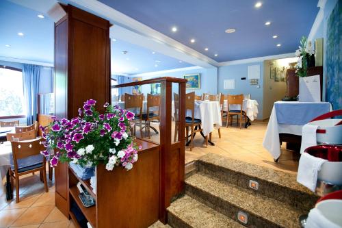 Hotel Montane Hotel Montane is a popular choice amongst travelers in Arinsal, whether exploring or just passing through. The property features a wide range of facilities to make your stay a pleasant experience. Fac