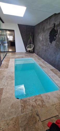 villa proche carcassonne avec piscine chauffée intérieur gîte à louer Caux-et-Sauzens
