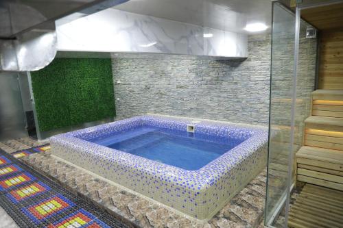 Swimming pool, Sharq hotel in Urgench
