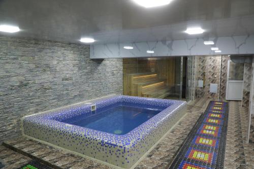 Swimming pool, Sharq hotel in Urgench