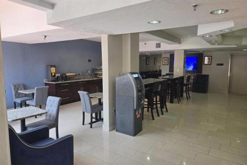 Days Inn & Suites by Wyndham Tampa/Raymond James Stadium in Tampa, USA