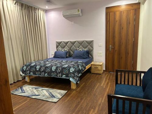 Divine Stay-3BHK AC WiFi Kitchen - image 4