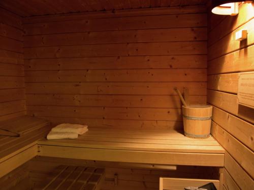 Spaa, Child-friendly Holiday Home in Waimes with Sauna and Jacuzzi in Waimes