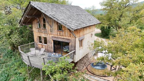 Karstais baseins, Cabanes et Lodges du Belvedere in Challes-la-Montagne