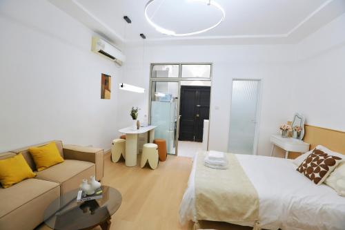YunXi - Spacious Urban Studio - image 3