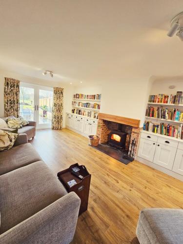 New traditional village house gîte à louer Tetford