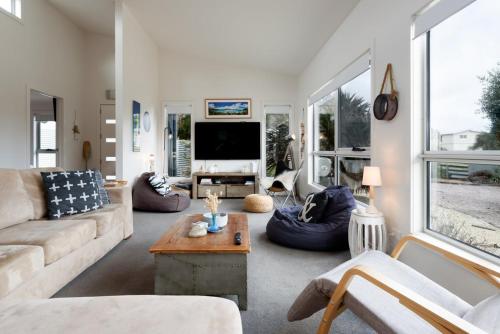 Low Head Coastal Haven: Your Seaside Escape in Low Head