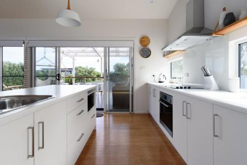 Low Head Coastal Haven: Your Seaside Escape in Low Head
