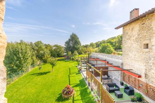 Preciosa casa rural con jardin cerca de Pamplona - Azanza