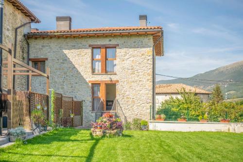 Preciosa casa rural con jardin cerca de Pamplona in Asiain