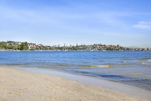 Harbour View in Rose Bay in Rose Bay