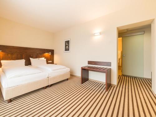1 queen bed