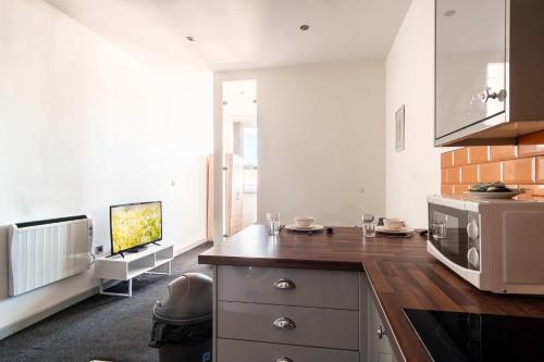 Bright & Modern 1 Bed Apartment in Blackburn Centre, Blackburn (Foto 8)