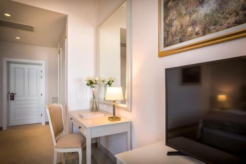 Superior Double Room with Sea View image 4