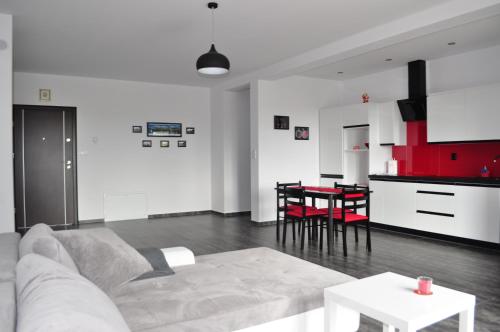кухня, Apartament Scorpion Modlin in Чоснув
