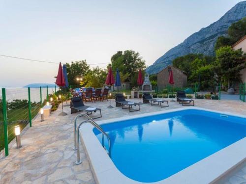 Villa in Tučepi with Pool near Seabeach, Тучепи (фото 8)