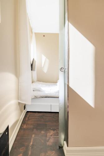 Prime Home Rentals - Cozy & Central Apartment in Vika, Oslo (photo 9)
