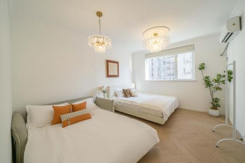 YuLou - Sunlit French-Inspired Flat with Generous Open Space, Shanghai (foto 3)