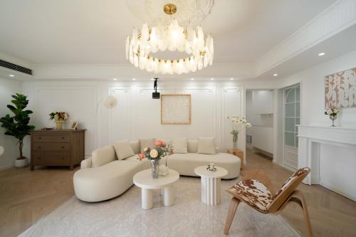 YuLou - Sunlit French-Inspired Flat with Generous Open Space, Shanghai (foto 6)