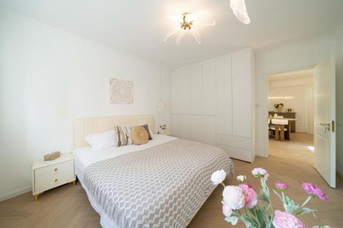 YuLou - Sunlit French-Inspired Flat with Generous Open Space, Shanghai (foto 7)