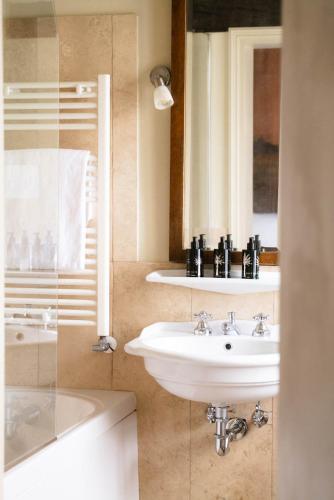 Hotel Flora - By Romanelli Family – Venice, GA
