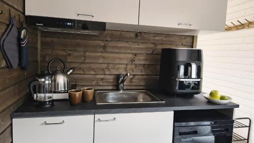 Lapland Landscape Cabin with Nature View, Sauna, Fireplace & Kitchen, Yllas, Akaslompolo, Riverside  in Kuertunturi