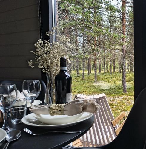 Lapland Landscape Cabin with Nature View, Sauna, Fireplace & Kitchen, Yllas, Akaslompolo, Riverside  in Kuertunturi