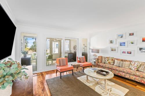 Beach Club Villa 27 - Oceanview Walkout by Beach and Pool image