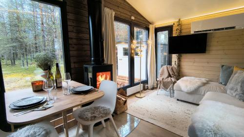 Lapelland Village - Riverside Village with a Nature View, Fireplace, Sauna, Kitchen (Lapland Landscape Cabin with Nature View, Sauna, Fireplace & Kitchen, Yllas, Akaslompolo, Riverside ) in Akaslompolo