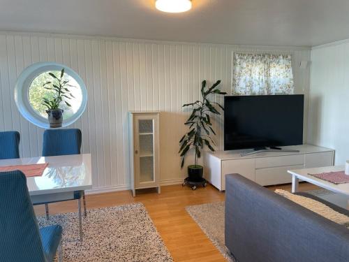 Nice Family Friendly apartment 2 bed Rooms with sea view located in Nordstrand for 5 guests with a garden and grill with sea view just beside the apartment, Oslo (photo 8)
