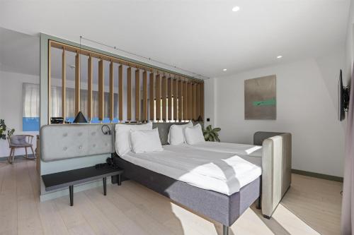 Dolk Suite with Balcony and Lake View