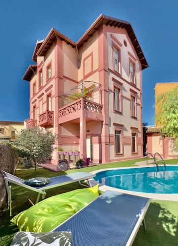 3 bedrooms, 5 beds