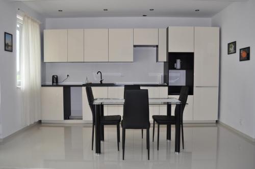 кухня, Apartament Scorpion Modlin in Чоснув