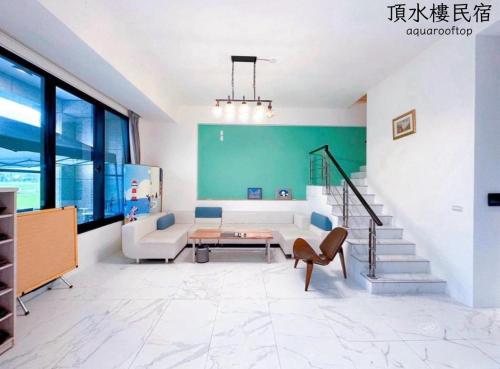 Aqua rooftop 頂水樓玩趣民宿, Wujie
