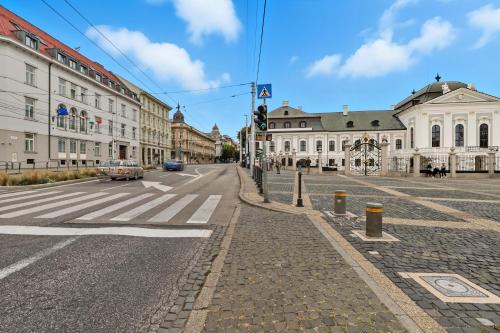 Moderný prezidentský apartmán vedľa paláca s výhľadom, Bratislava (fotografie 2)