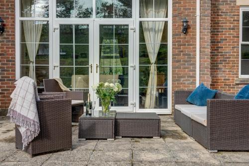 Lambourn House, Countryside Retreat for up to 26 in Lambourn
