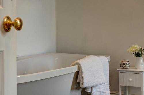 Duša, Lambourn House, Countryside Retreat for up to 26 in Lambourn