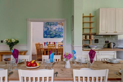 Lambourn House, Countryside Retreat for up to 26 in Lambourn