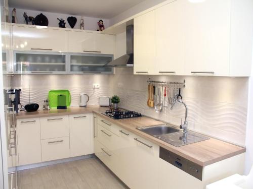 Konyha, Apartment with Terrace in Grebaštica