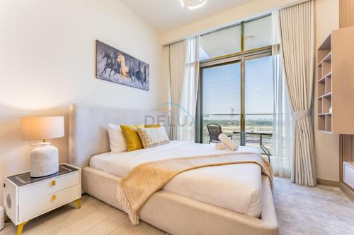 Studio Near Meydan Golf Club, 15-Minute Drive to Dubai Mall, Burj Khalifa and Downtown Attractions, Azizi Riviera 46, Al Merkadh by Deluxe Holiday Homes, Dubaï