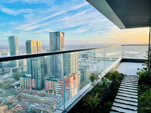 2 Bedrm Apartment Wrap Balcony Spa Gym Pool Sauna - image 10