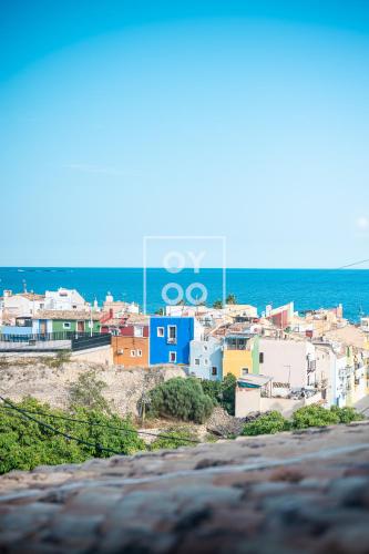 Luz del Faro, apartment in historic townhouse with sea view - by OYOOSTAYS