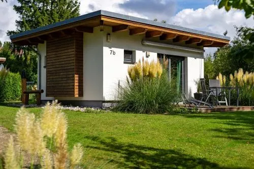 Ferienhaus Kleine Sommerliebe - mit Garten am Radwanderweg in Warenshof, Deutschland