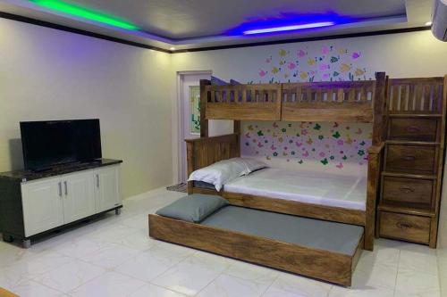 2 bedrooms, 3 beds