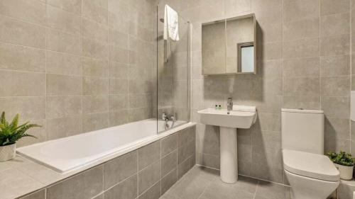 Central Warehouse Apt - Sleeps 8, Pet Friendly, Liverpool (photo 4)
