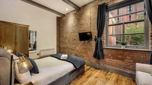 Central Warehouse Apt - Sleeps 8, Pet Friendly, Liverpool (photo 6)
