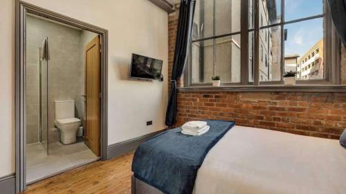 Central Warehouse Apt - Sleeps 8, Pet Friendly, Liverpool (photo 10)