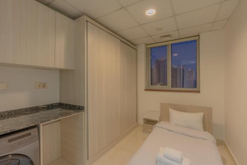 Luxury 3BR Stunning Burj Khalifa View, Dubai (photo 9)