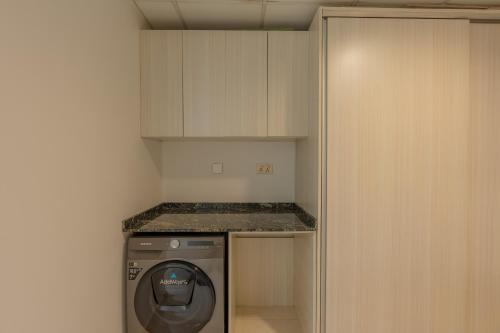 Luxury 3BR Stunning Burj Khalifa View, Dubai (photo 8)
