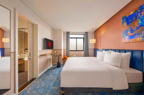 room detail thumbnail 1